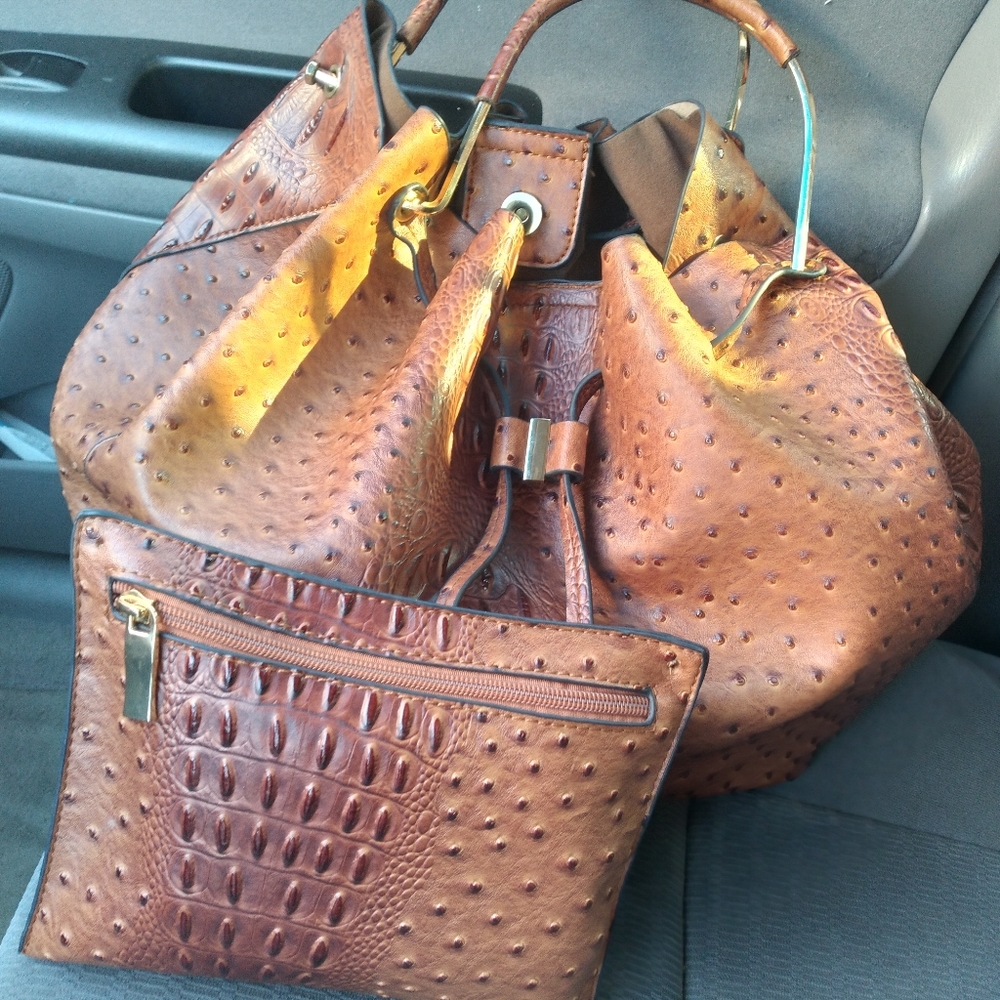 Ostrich leather purse w/clutch